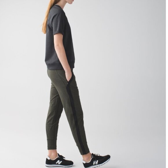 Lululemon Bolt Sweatpant Heathered  Gator Green Black Size 6 - Picture 1 of 7